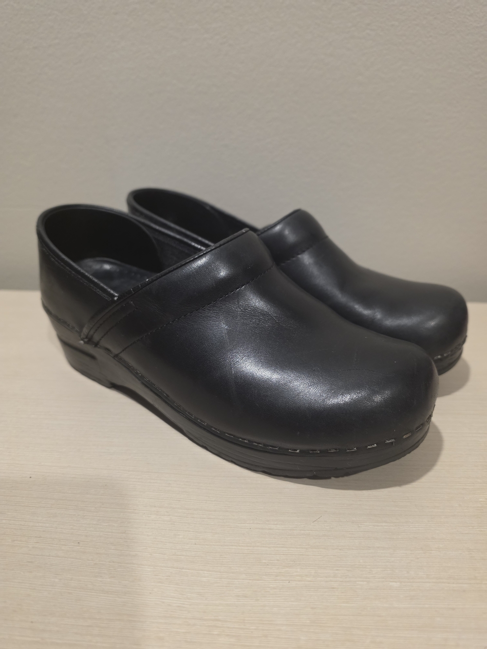 Dansko Professional Black Leather Clogs Mules Size 38